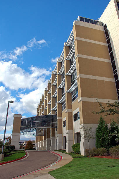 istock Hospital entrance 172167277