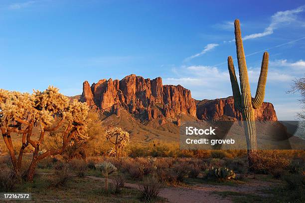 Montanhas Superstition - Fotografias de stock e mais imagens de Montanhas Superstition - Montanhas Superstition, Arizona, Anoitecer