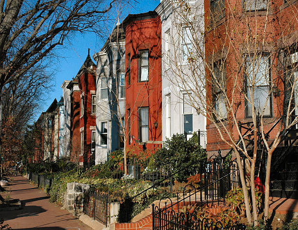 capitol hill-rowhouses/casas com terraço no dc - residential structure house luxury brownstone - fotografias e filmes do acervo