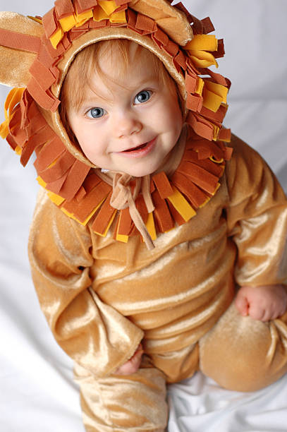 little lion nachschlagen - costume halloween lion baby stock-fotos und bilder