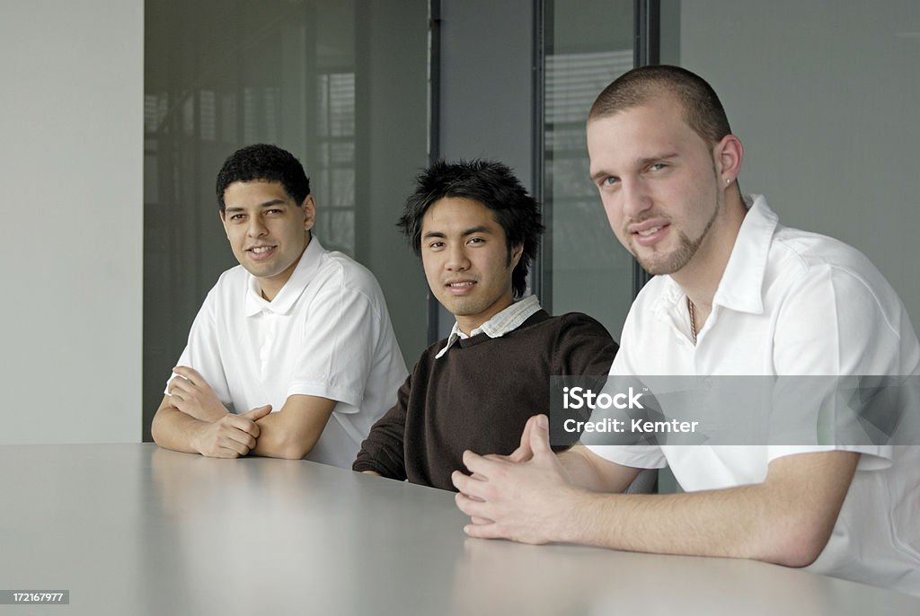 多文化的な若いチーム - 3人のロイヤリティフリーストックフォト