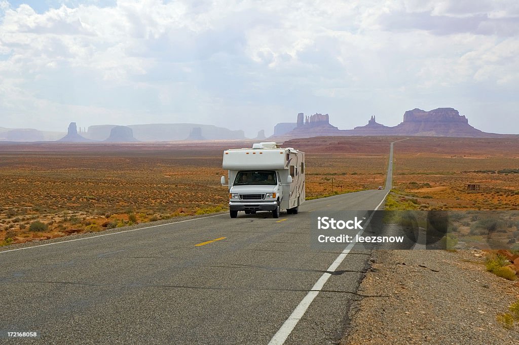 Camper RV nella Monument Valley - Foto stock royalty-free di Camper