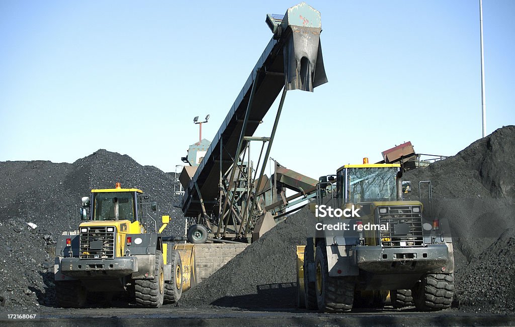 두 트럭 및 석탄 - 로열티 프리 석탄 스톡 사진