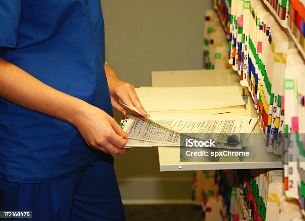 Prüfung Medical Chart Stockfoto und mehr Bilder von Krankenakte - Krankenakte, Krankenpflegepersonal, Akte