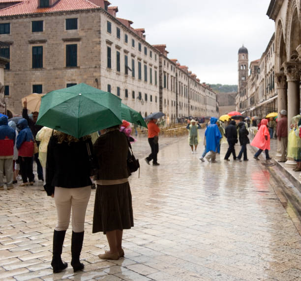 istock Tourists in the rain 172168627