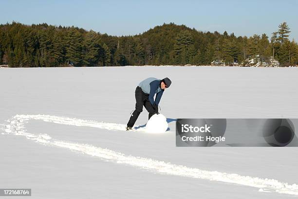 Foto de Inverno Diversão Ao Ar Livre e mais fotos de stock de Neve - Neve, Rolar, Adolescente