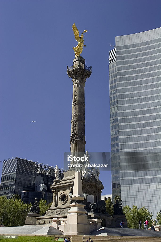 Unabhängigkeitsdenkmal - Lizenzfrei Architektonische Säule Stock-Foto