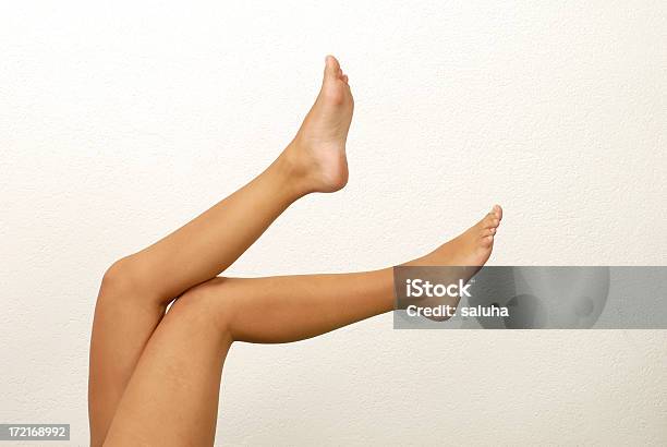 Długie Nogi - zdjęcia stockowe i więcej obrazów Aktywny tryb życia - Aktywny tryb życia, Białe tło, Boso