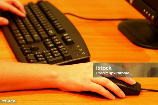 Trabajo En Equipo Foto de stock y más banco de imágenes de Adulto - Adulto, Botón pulsador, Correo electrónico