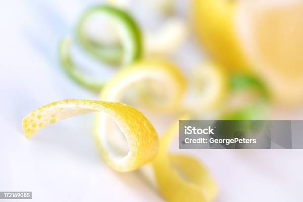 Limone E Lime Peeling - Fotografie stock e altre immagini di Limone - Limone, Buccia, Scorza di limone