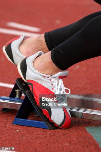 Blocchi Di Partenza - Fotografie stock e altre immagini di Atletica leggera - Atletica leggera, Blocco di partenza per l'atletica, Calzature