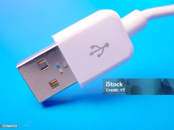 Cavo Usb Sul Blu - Fotografie stock e altre immagini di Cavo USB - Cavo USB, Spina elettrica, Bianco