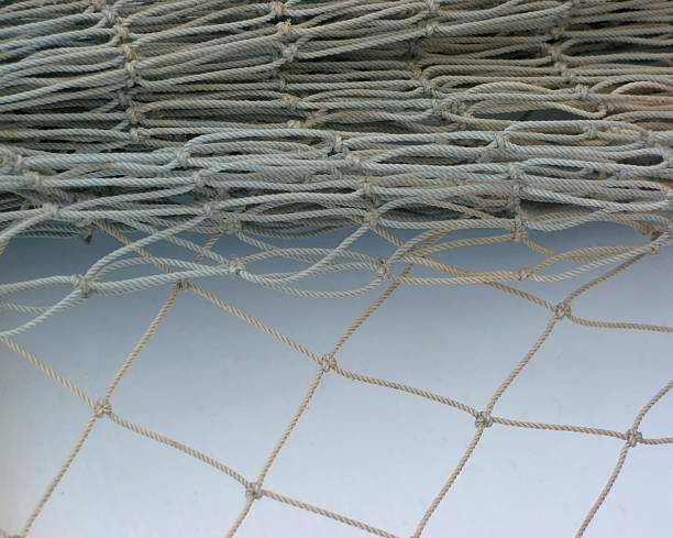red de pesca - commercial fishing net netting fishing striped fotografías e imágenes de stock