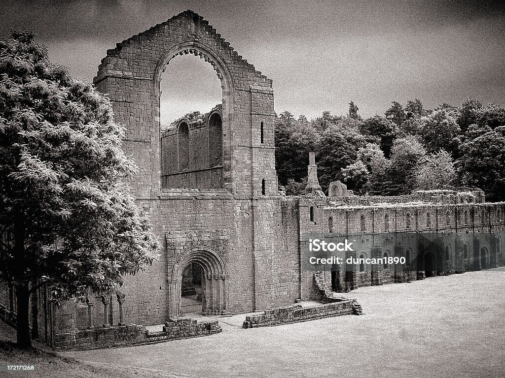 Abbey ruinas - Foto de stock de Abadía libre de derechos