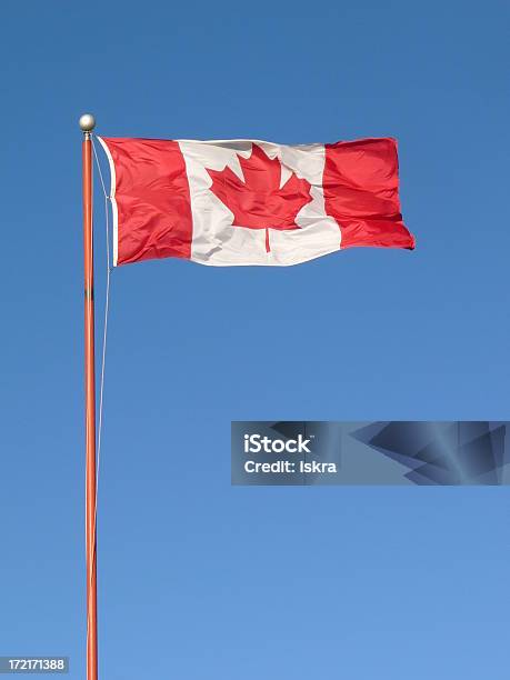 Bandera Foto de stock y más banco de imágenes de Bandera canadiense - Bandera canadiense, Palo - Objeto fabricado, Azul