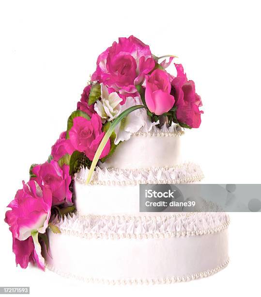 Hochzeitstorte Stockfoto und mehr Bilder von Hochzeit - Hochzeit, Kuchen, Weißer Hintergrund