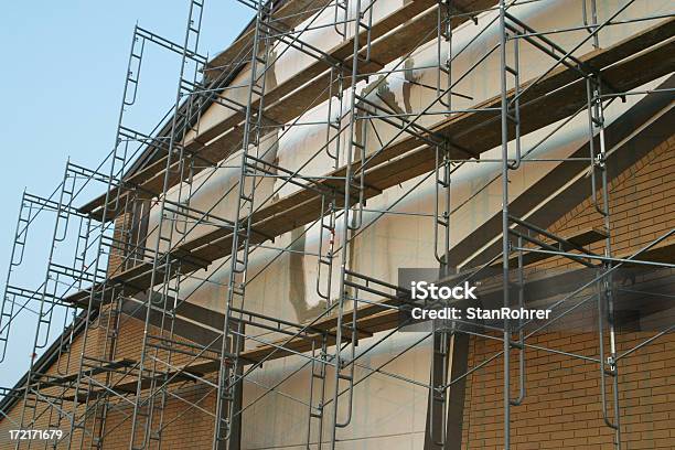 Foto de Andaimes Em Construção De Site 3 e mais fotos de stock de Fogo - Fogo, Restaurar, Danificado