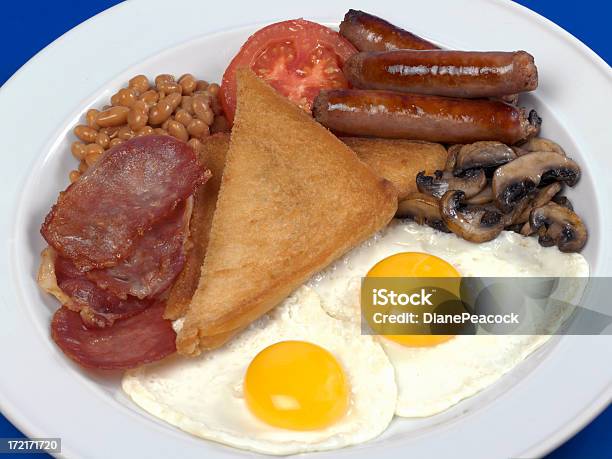 Reichhaltiges Frühstück Stockfoto und mehr Bilder von Bohne - Bohne, Ei, Fettgebraten