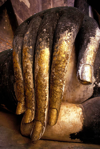 istock wat si chum sukhothai historical park 172171754