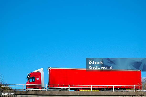Red Fałd I Przyczepy - zdjęcia stockowe i więcej obrazów Ciężarówka - Ciężarówka, Ciężarówka transportowa, Czerwony