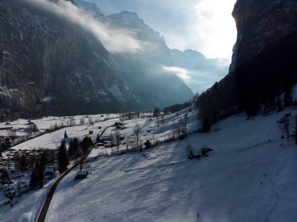 lauterbrunnen スイスの - jungfrau waterfall tree nature ストックフォトと画像