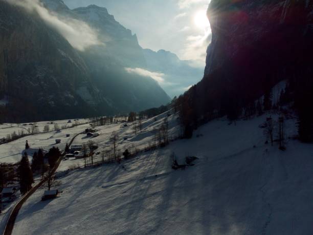 lauterbrunnen in switzerland - jungfrau waterfall tree nature imagens e fotografias de stock