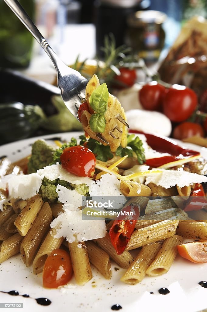 Penne avec des légumes - Photo de Aliment libre de droits