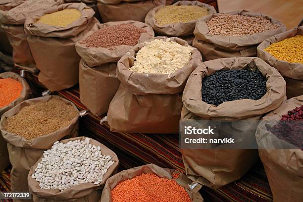 Sacchetti Di Carta Con Legumi - Fotografie stock e altre immagini di Lenticchia - Lenticchia, Cereale, India
