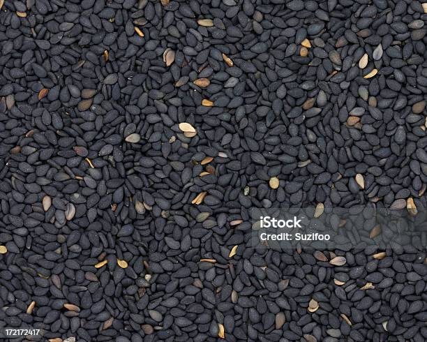 Semillas De Sésamo Negro Foto de stock y más banco de imágenes de Semilla de sésamo negro - Semilla de sésamo negro, Alimento, Color negro