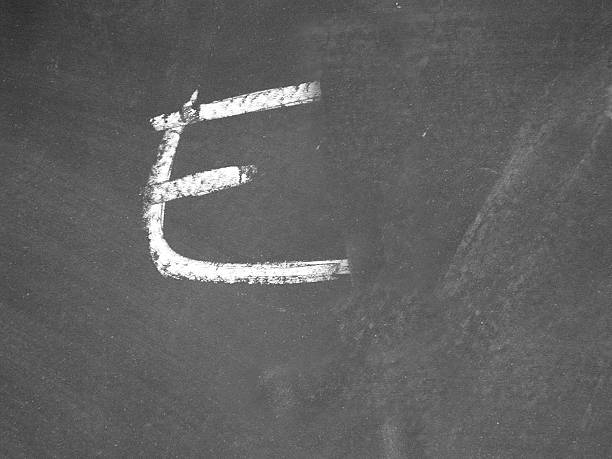 alfabeto-e-chalk - blackboard letter letterform writing - fotografias e filmes do acervo