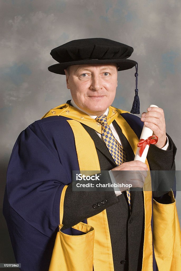 PHD estudante na sua cerimônia de formatura em plena roupões - Foto de stock de Formatura royalty-free