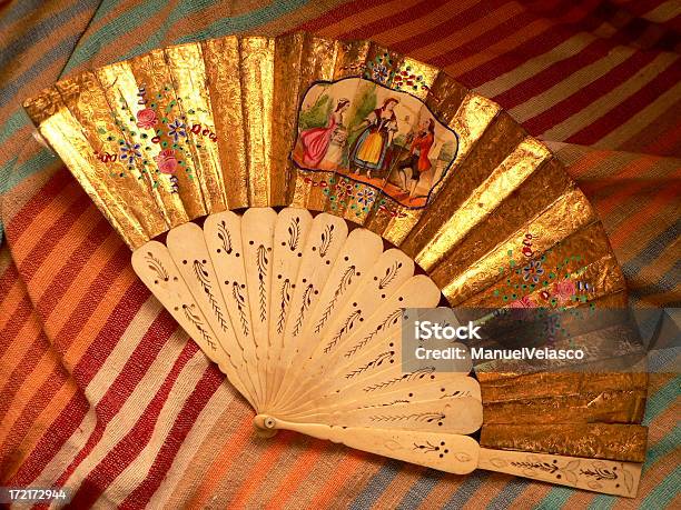 Vintage Ventilador Foto de stock y más banco de imágenes de Abanico - Abanico, Anticuado, Antigualla