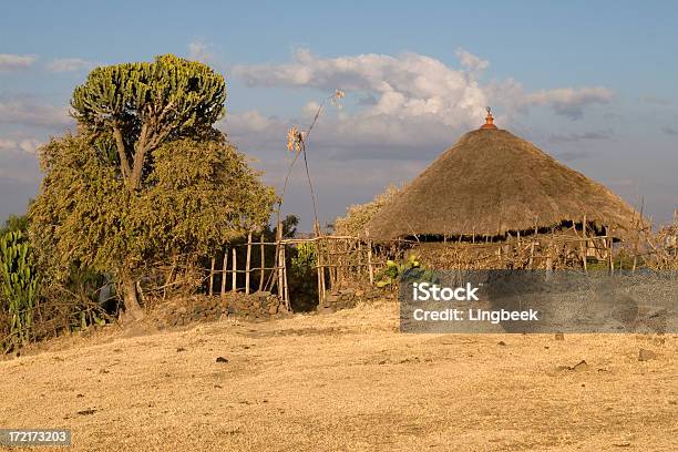 Etíope Paisaje Con Una Cabaña Foto de stock y más banco de imágenes de Acantilado - Acantilado, Agricultura, Aire libre