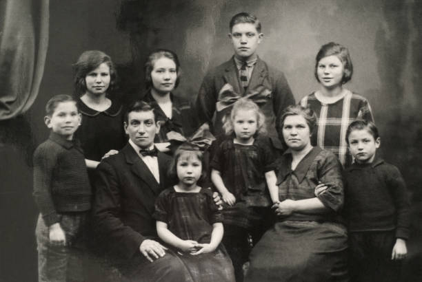 Old family photo "Big family posing for a photograph in the twenties. Two parents, eight children." 1930s style stock pictures, royalty-free photos & images