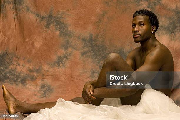 Homem Africano - Fotografias de stock e mais imagens de Nu - Nu, Homens, De Corpo Inteiro