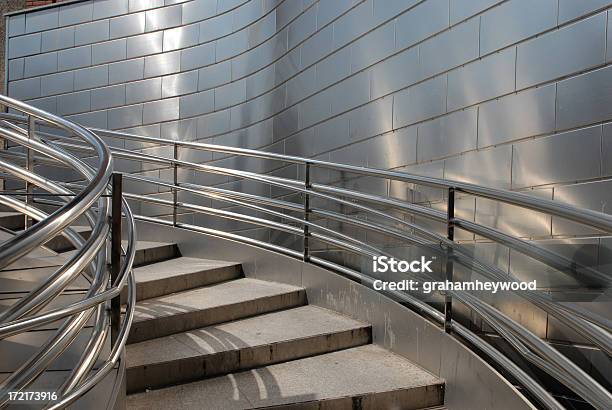 スチール製の階段 - 落下防止柵のストックフォトや画像を多数ご用意 - 落下防止柵, 金属, 手すり