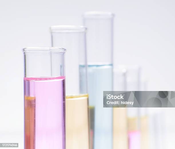 Foto de Testes De Química e mais fotos de stock de Amarelo - Amarelo, Artigos de Vidro de Laboratório, Azul