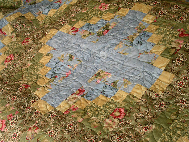 istock Quilt - Log Cabin Barn Raising 172175199