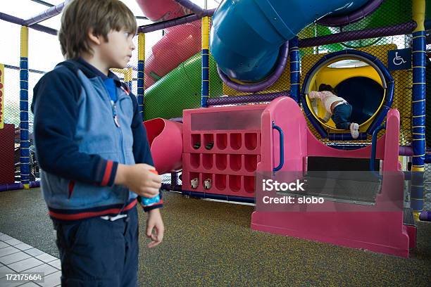 Parque Infantil Interior - Fotografias de stock e mais imagens de Interior - Interior, Parque Infantil, Brincalhão