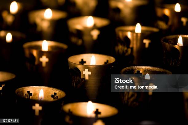 Gebet Kerzen Stockfoto und mehr Bilder von Kerze - Kerze, Kapelle, Kirche