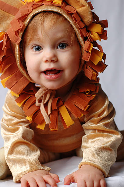 crouching lion - costume halloween lion baby stock-fotos und bilder