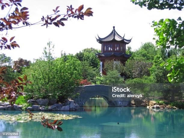 Pagoda Foto de stock y más banco de imágenes de Pequeño - Pequeño, Puente - Estructura creada por humanos, Arquitectura