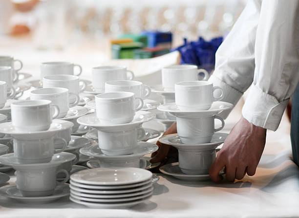 чашки для кофе - handcarves business food and drink people стоковые фото и изображения
