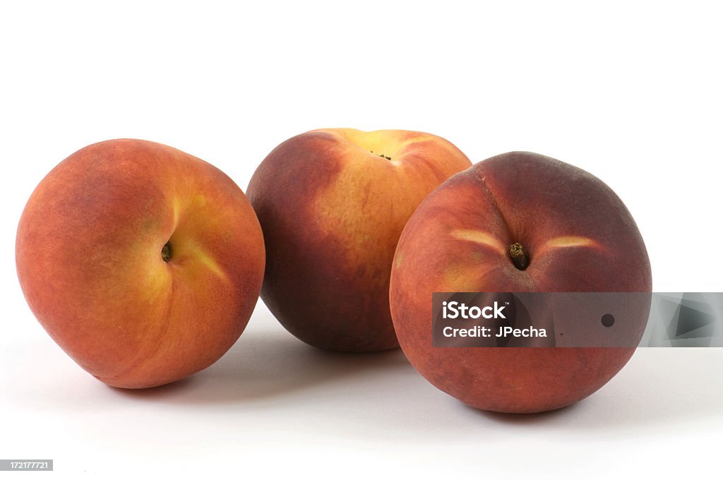 Tre Peaches, primo piano sfondo bianco orizzontale - Foto stock royalty-free di Alimentazione sana