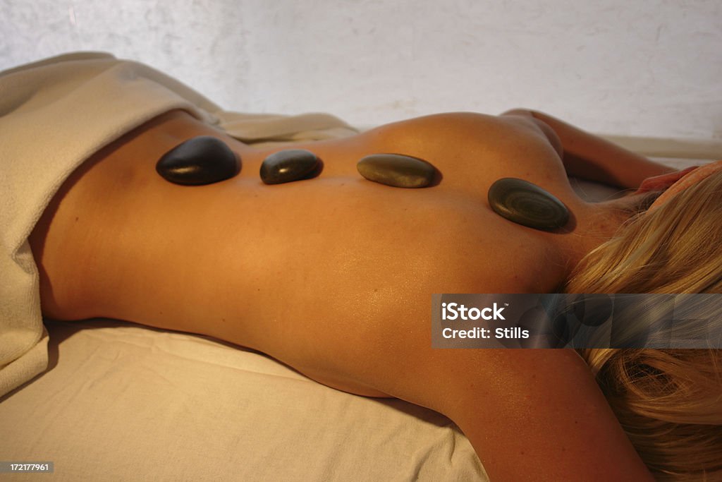 Terapia com pedras no spa - Foto de stock de Adulto royalty-free