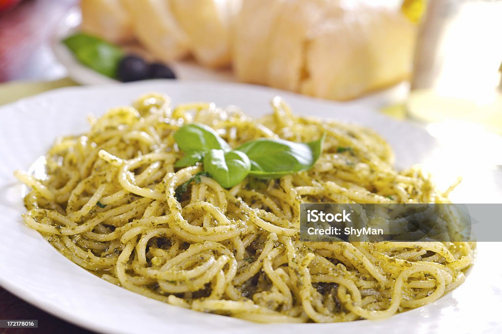 Spaghetti al pesto - Foto stock royalty-free di Pasta