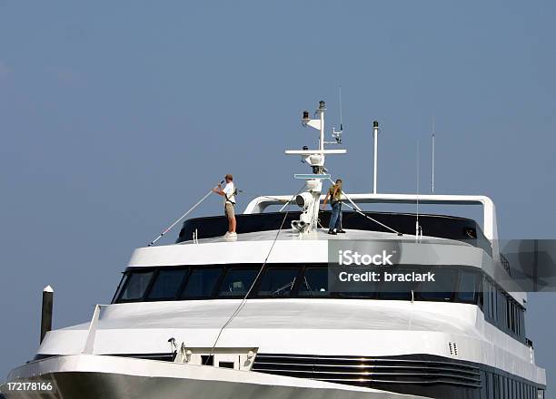 Limpieza El Yacht Foto de stock y más banco de imágenes de Limpiar - Limpiar, Embarcación marina, Yate