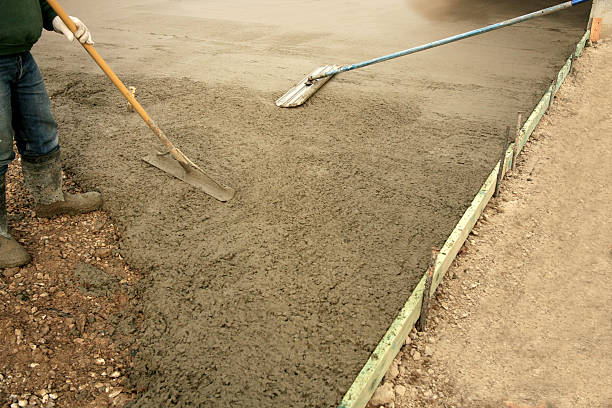 construction de ciment - concrete driveway cement construction photos et images de collection