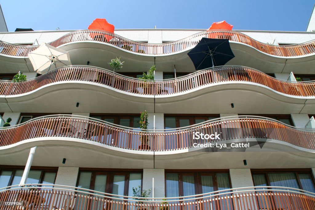 Nuovi appartamenti con balcone # 2 - Foto stock royalty-free di Appartamento