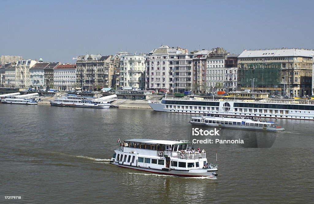Łodzie na Dunaj w Budapeszcie - Zbiór zdjęć royalty-free (Architektura)